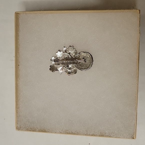 Set of 3 Floral Brooches - Picture 5 of 7